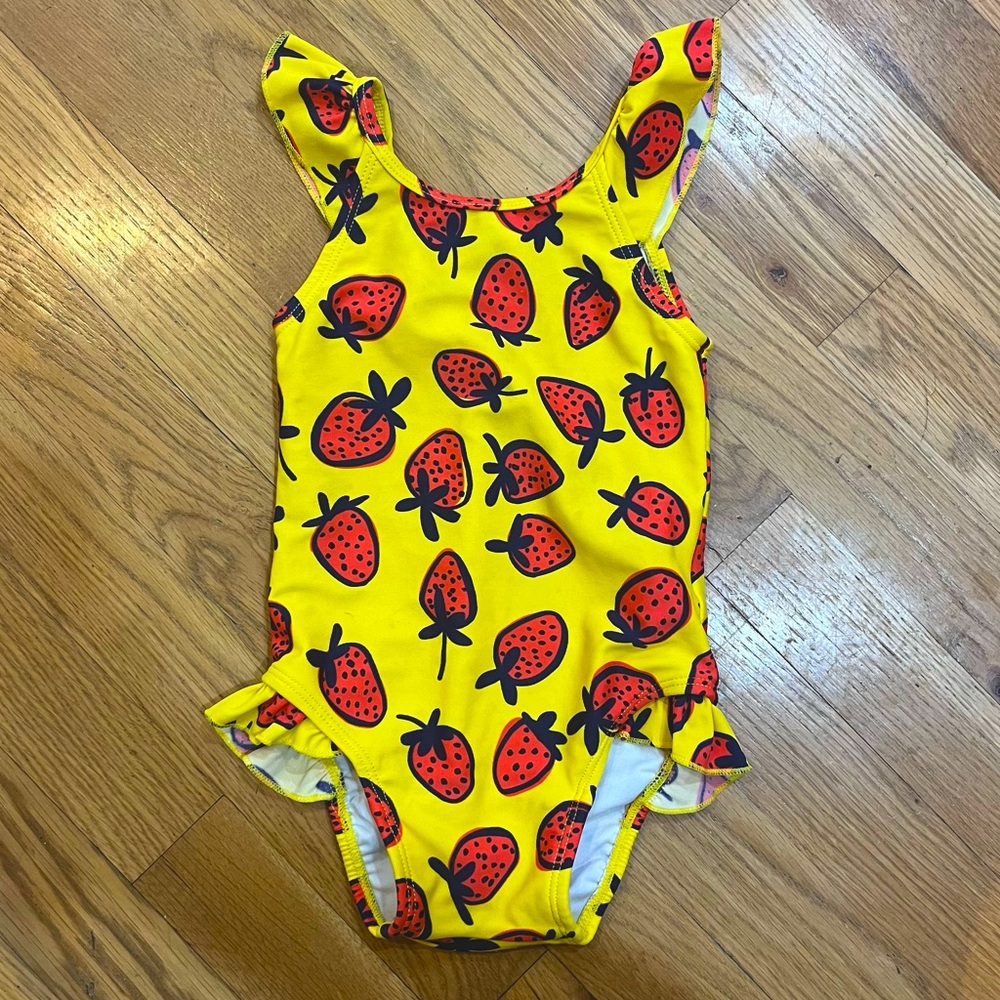 Hanna Andersson cute yellow strawberry swimsuit 75 cm / 12 - 18 M